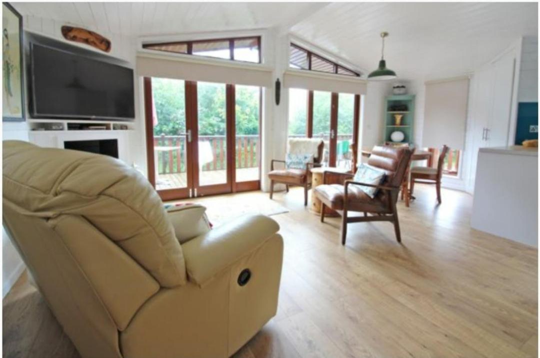 Astbury Falls Luxury Retreats Eardington エクステリア 写真