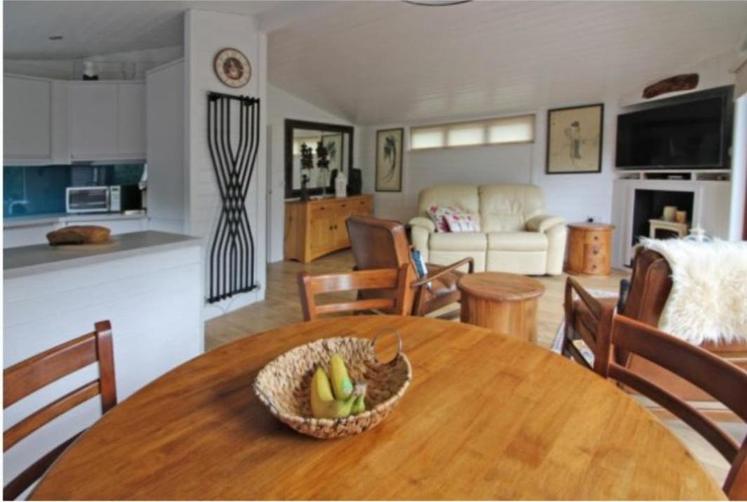 Astbury Falls Luxury Retreats Eardington エクステリア 写真